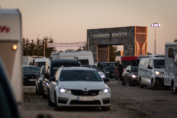 Impression der Besuchenden beim Summer Breeze 2025 bei der Anreise
