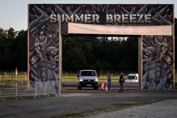 Impression der Besuchenden beim Summer Breeze 2025 bei der Anreise