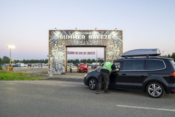 Impression der Besuchenden beim Summer Breeze 2025 bei der Anreise