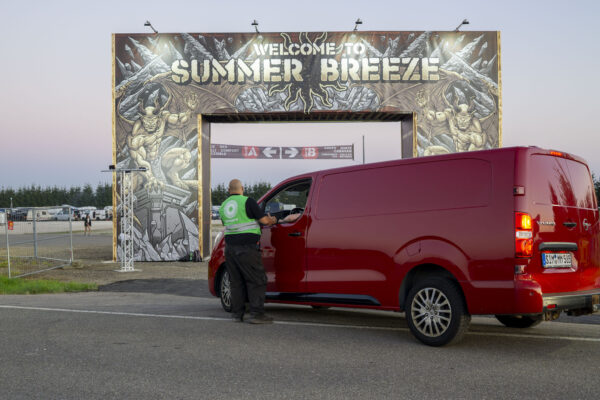 Impression der Besuchenden beim Summer Breeze 2025 bei der Anreise
