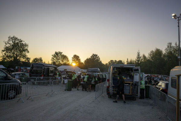 Impression der Besuchenden beim Summer Breeze 2025 bei der Anreise