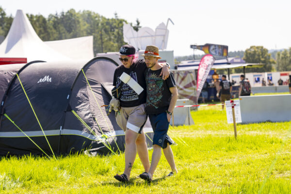 Impression der Besuchenden beim Summer Breeze 2025 auf dem Campingplatz