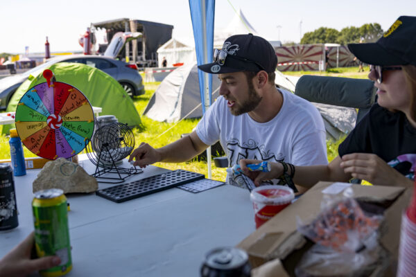 Impression der Besuchenden beim Summer Breeze 2025 auf dem Campingplatz