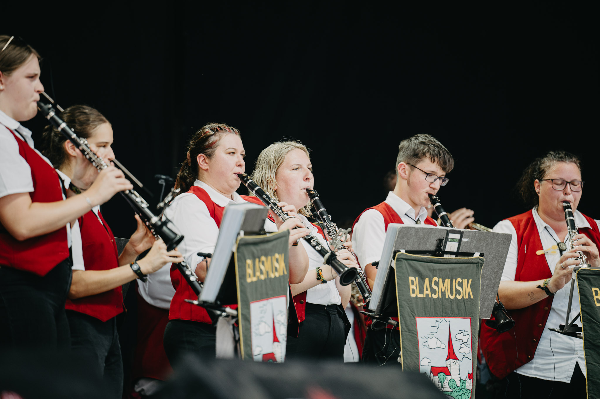 Bild vom Liveauftritt der Band Blasmusik Illenschwang beim Summer Breeze 2025