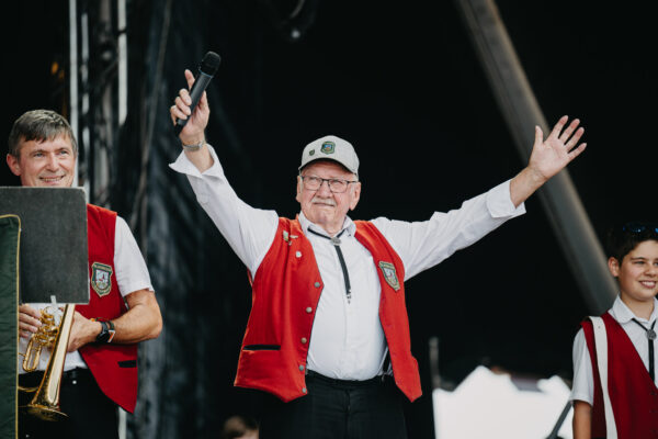 Bild vom Liveauftritt der Band Blasmusik Illenschwang beim Summer Breeze 2025