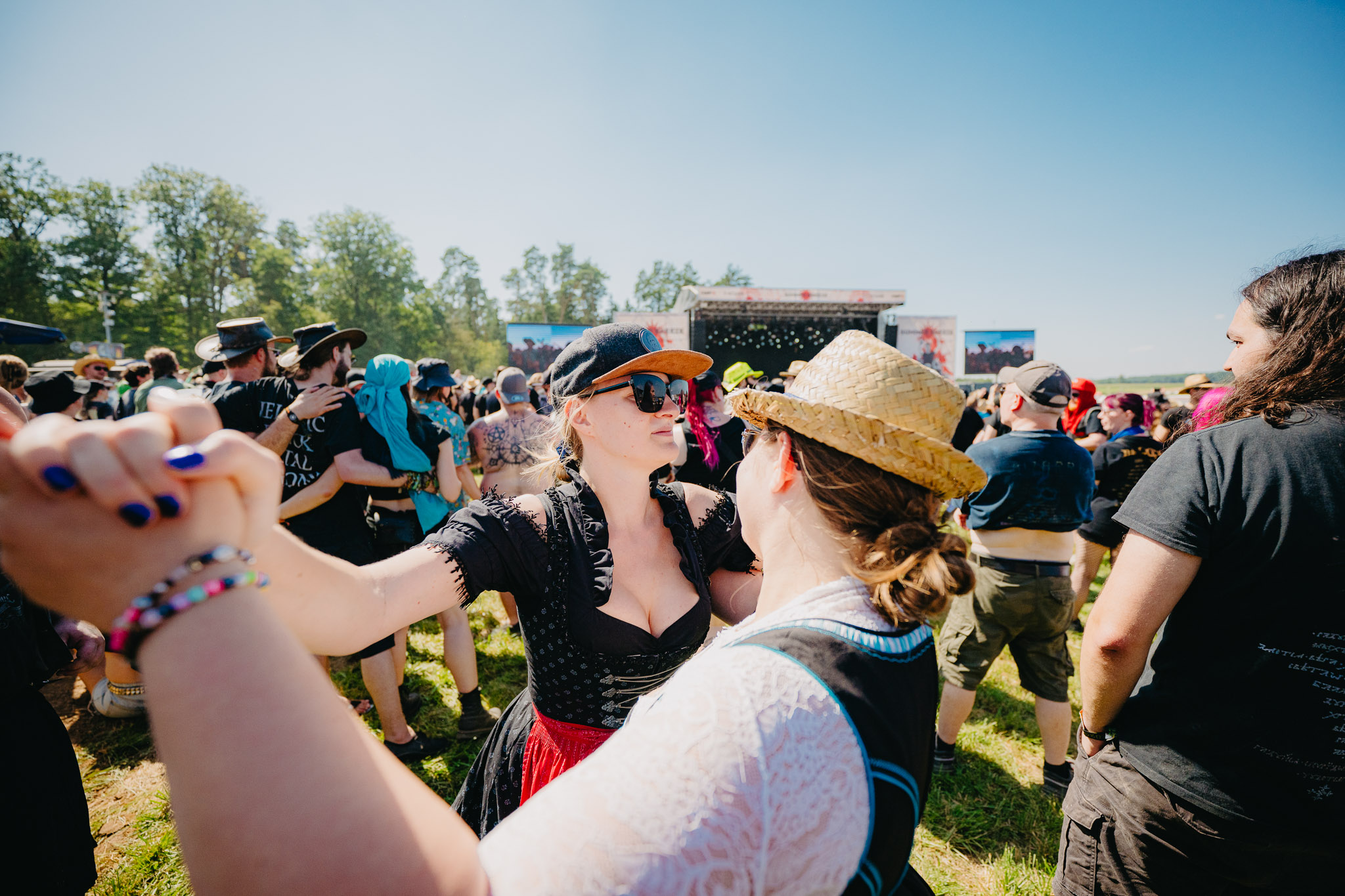 Bild vom Liveauftritt der Band Blasmusik Illenschwang beim Summer Breeze 2025