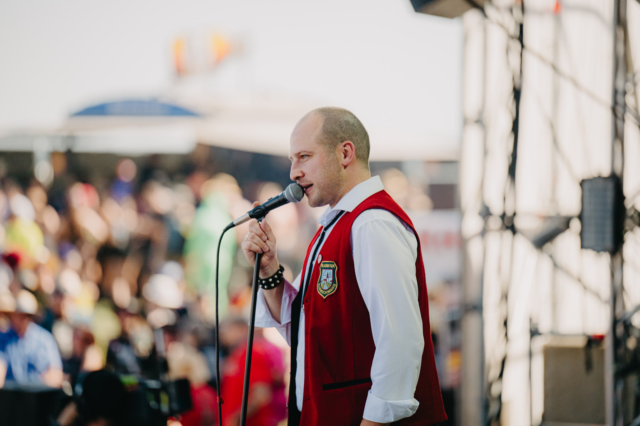Bild vom Liveauftritt der Band Blasmusik Illenschwang beim Summer Breeze 2025