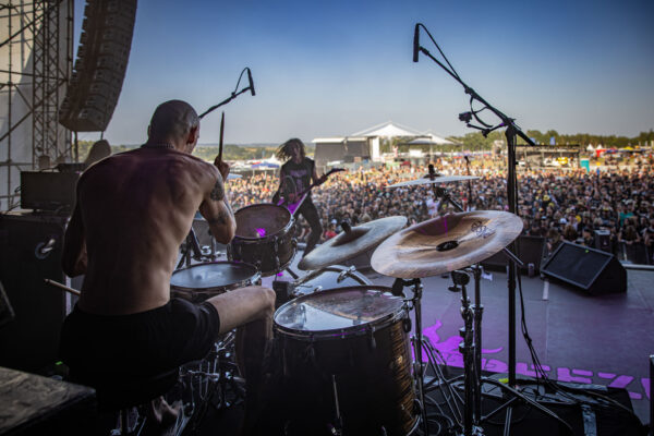 Bild vom Liveauftritt der Band Hellripper beim Summer Breeze 2025