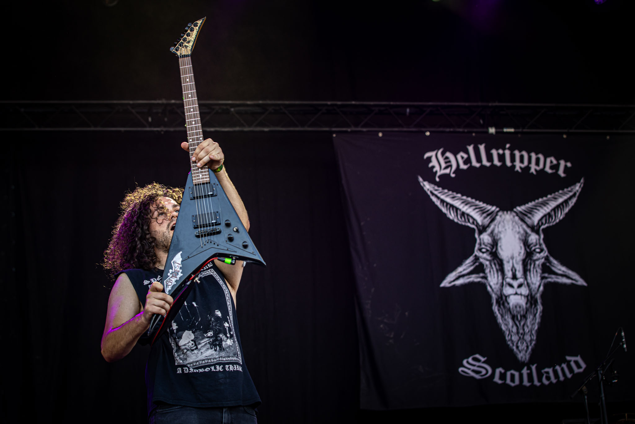 Bild vom Liveauftritt der Band Hellripper beim Summer Breeze 2025