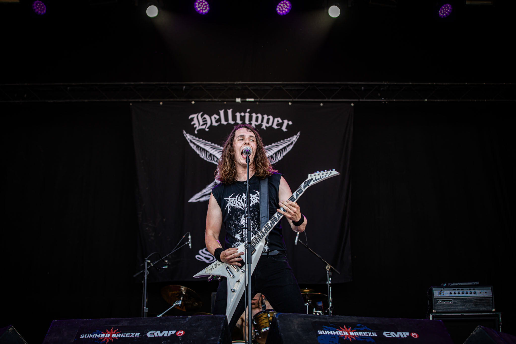 Bild vom Liveauftritt der Band Hellripper beim Summer Breeze 2025