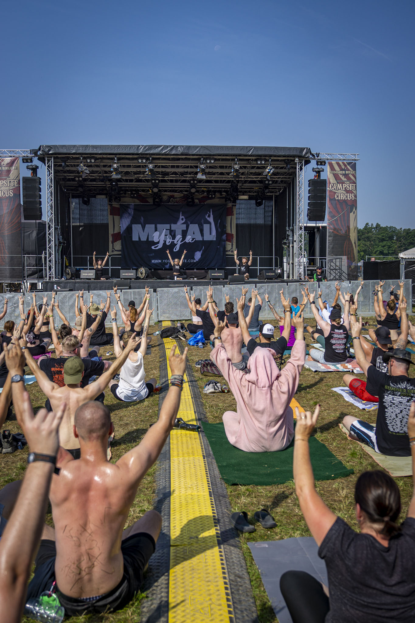 Bild vom Metal Yoga auf dem Summer Breeze 2025