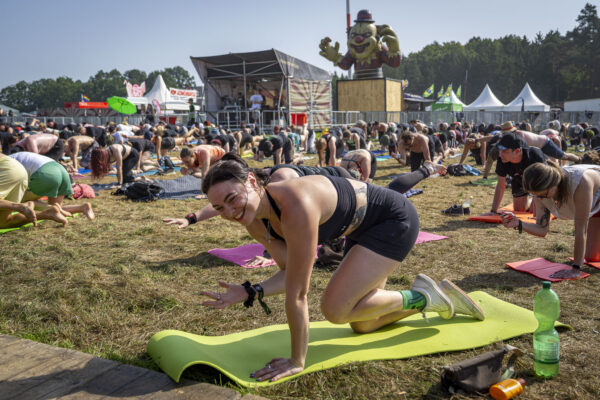 Bild vom Metal Yoga auf dem Summer Breeze 2025