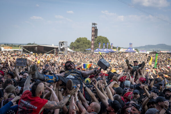 Impression des Publikums beim Summer Breeze 2025 bei einem Livekonzert