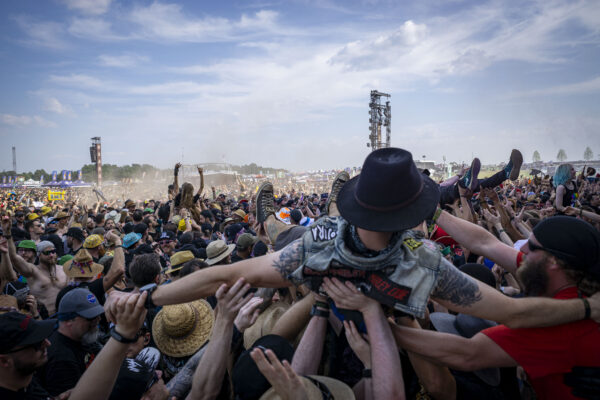 Impression des Publikums beim Summer Breeze 2025 bei einem Livekonzert