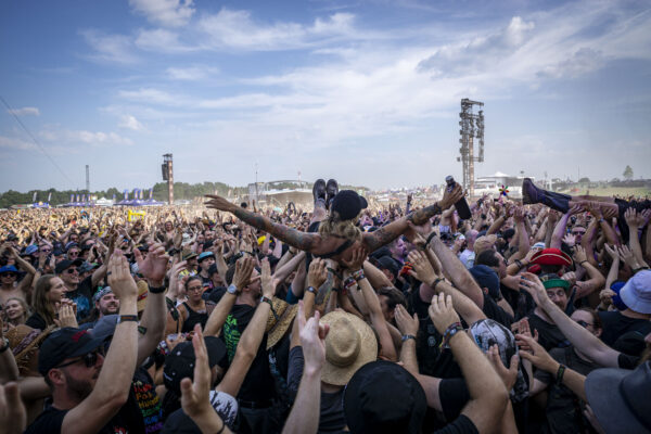 Impression des Publikums beim Summer Breeze 2025 bei einem Livekonzert