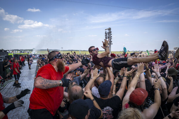 Impression des Publikums beim Summer Breeze 2025 bei einem Livekonzert