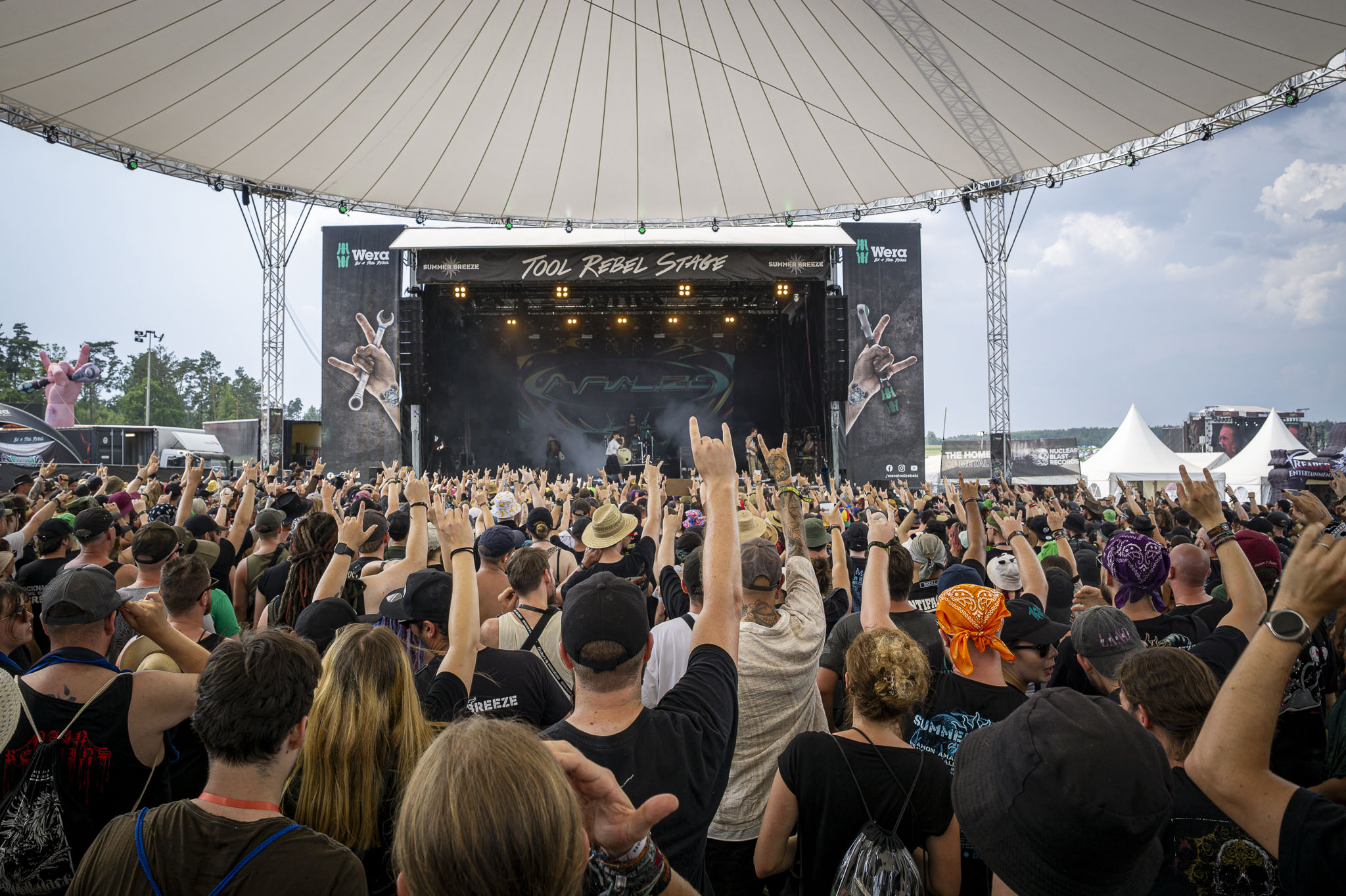 Bild vom Liveauftritt der Band Avralize beim Summer Breeze 2025