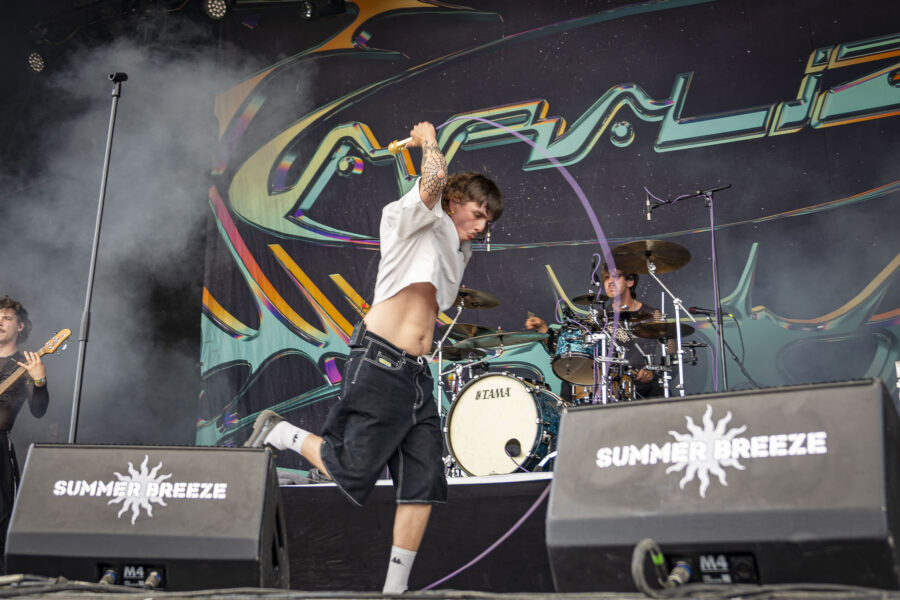 Bild vom Liveauftritt der Band Avralize beim Summer Breeze 2025
