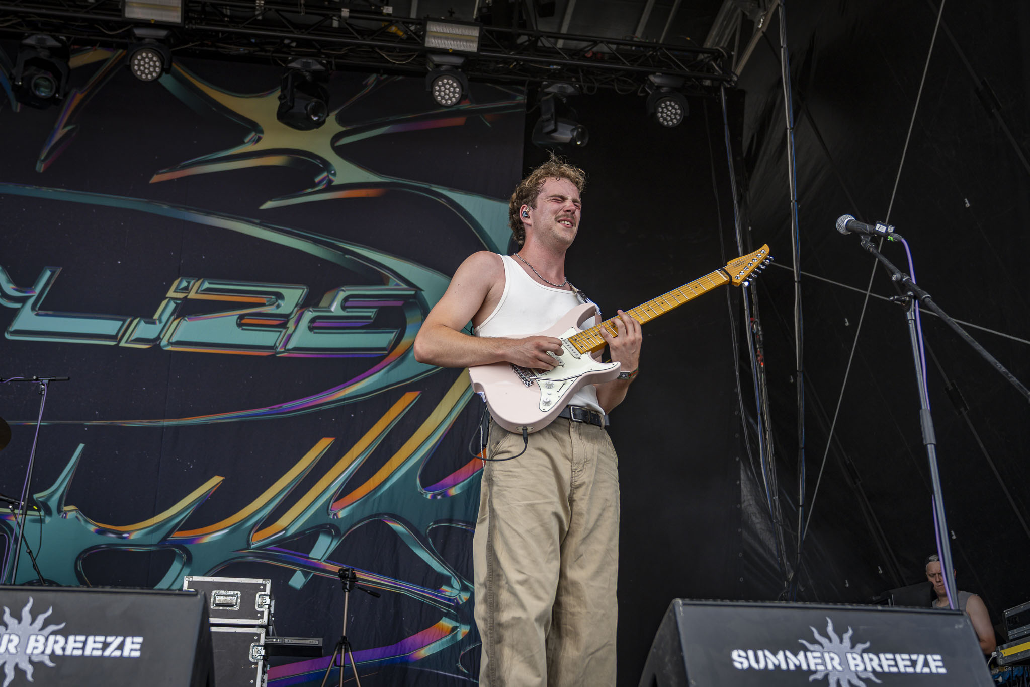 Bild vom Liveauftritt der Band Avralize beim Summer Breeze 2025