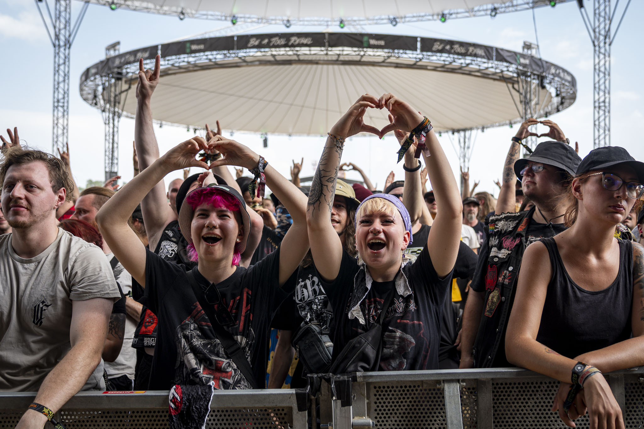 Bild vom Liveauftritt der Band Avralize beim Summer Breeze 2025