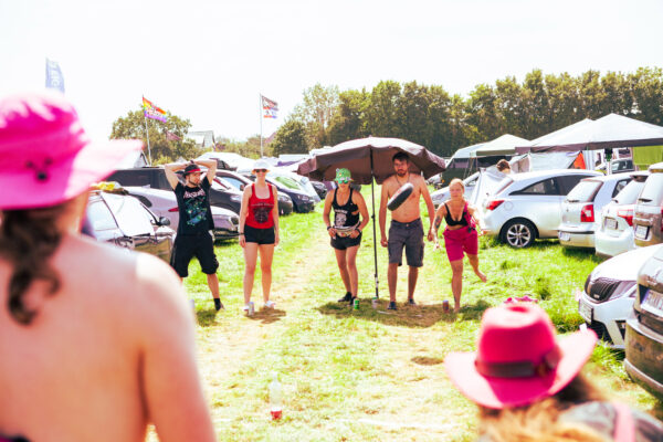 Impression der Besuchenden beim Summer Breeze 2025 auf dem Campingplatz