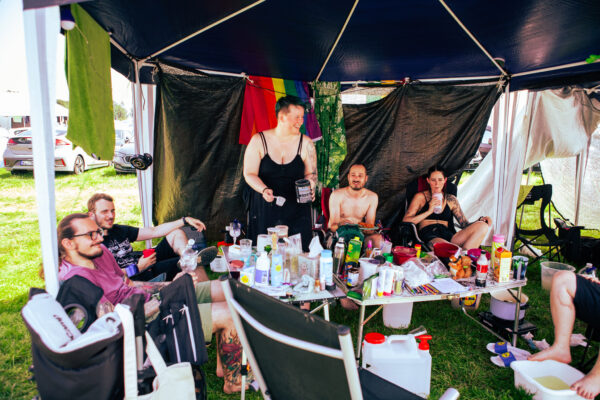 Impression der Besuchenden beim Summer Breeze 2025 auf dem Campingplatz