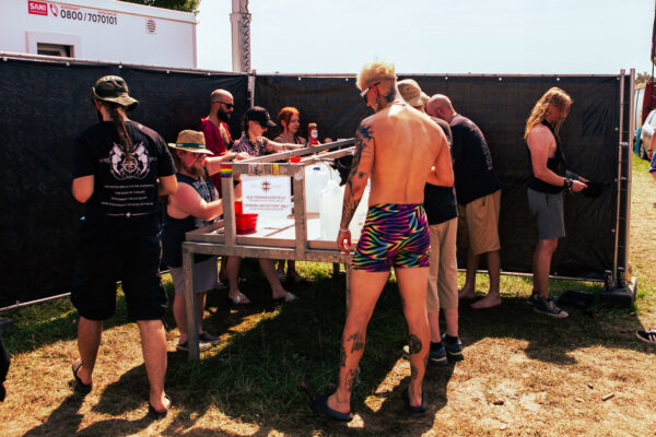 Impression der Besuchenden beim Summer Breeze 2025 auf dem Campingplatz