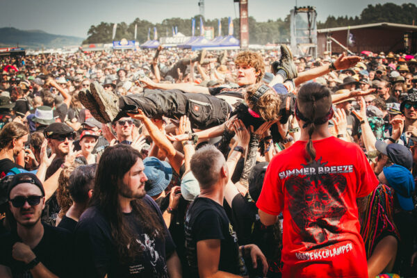 Bild vom Liveauftritt der Band Ensiferum beim Summer Breeze 2025