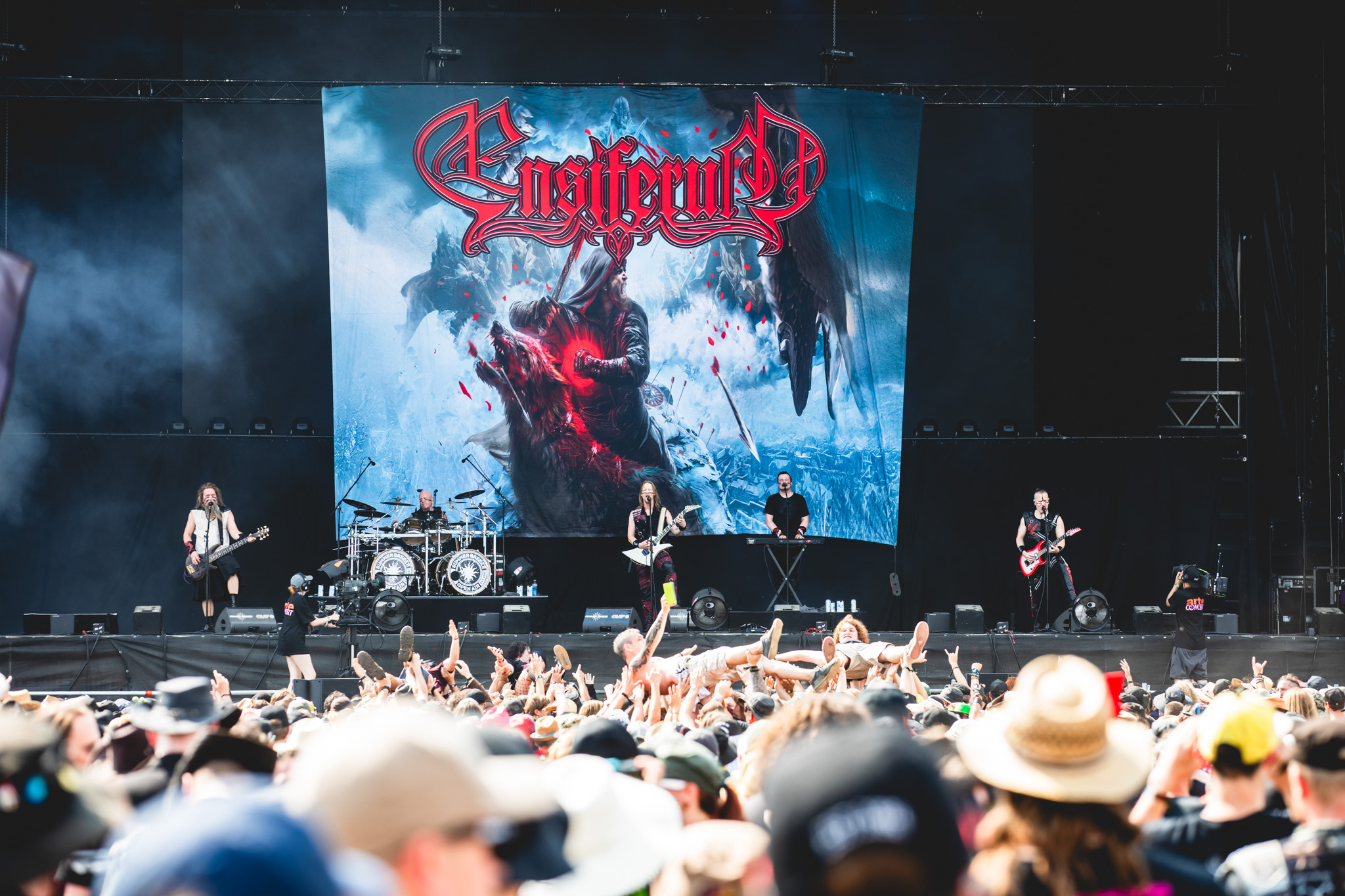 Bild vom Liveauftritt der Band Ensiferum beim Summer Breeze 2025