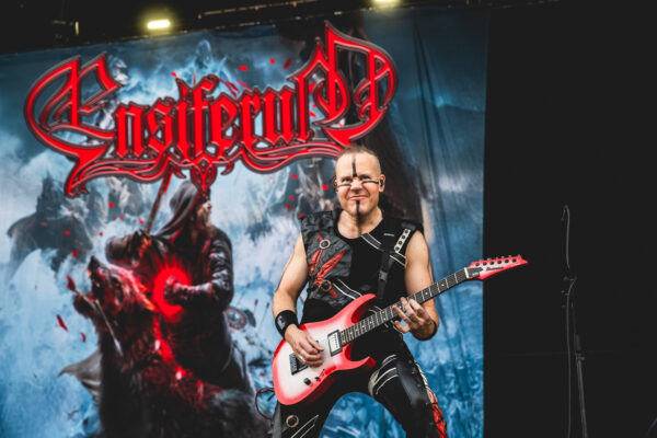 Bild vom Liveauftritt der Band Ensiferum beim Summer Breeze 2025