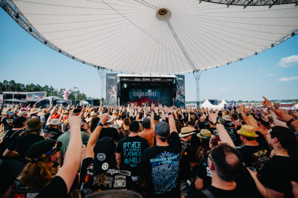 Bild vom Liveauftritt der Band Frozen Crown beim Summer Breeze 2025