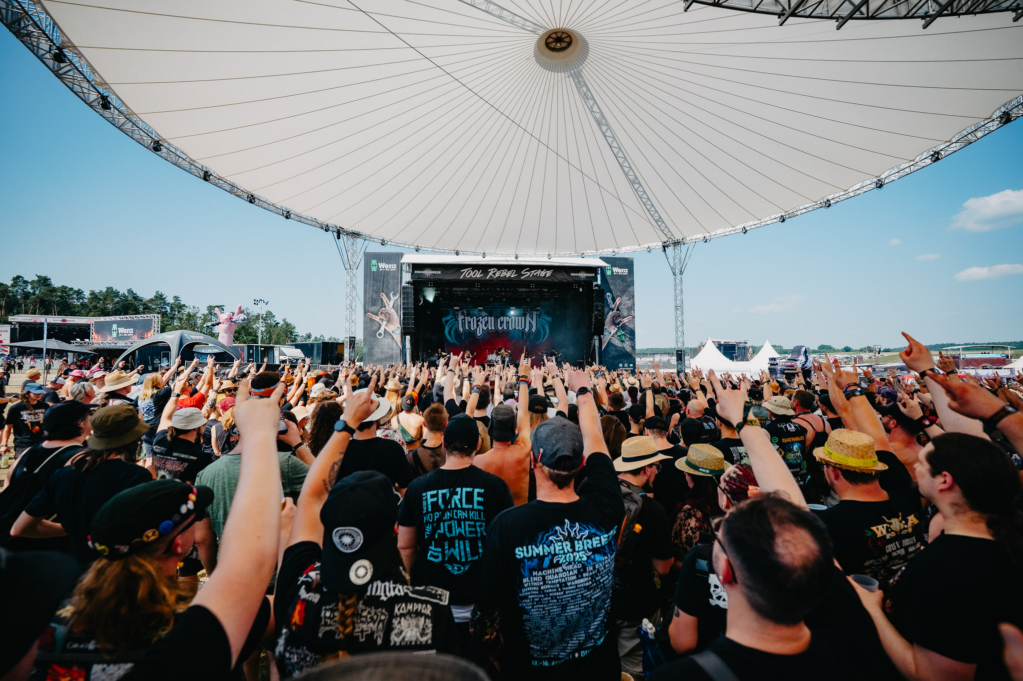 Bild vom Liveauftritt der Band Frozen Crown beim Summer Breeze 2025