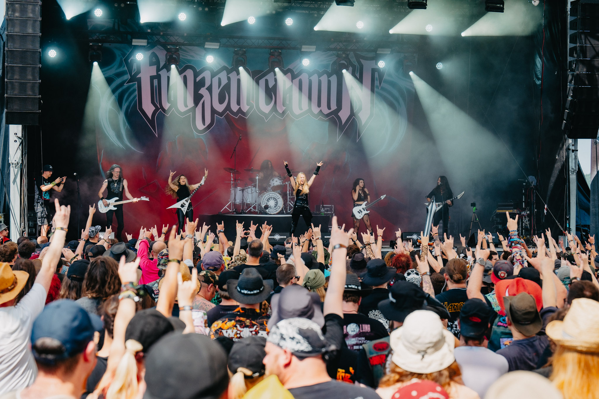 Bild vom Liveauftritt der Band Frozen Crown beim Summer Breeze 2025
