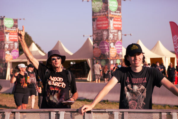 Impression der Besuchenden beim Summer Breeze 2025 auf dem Festivalgelände