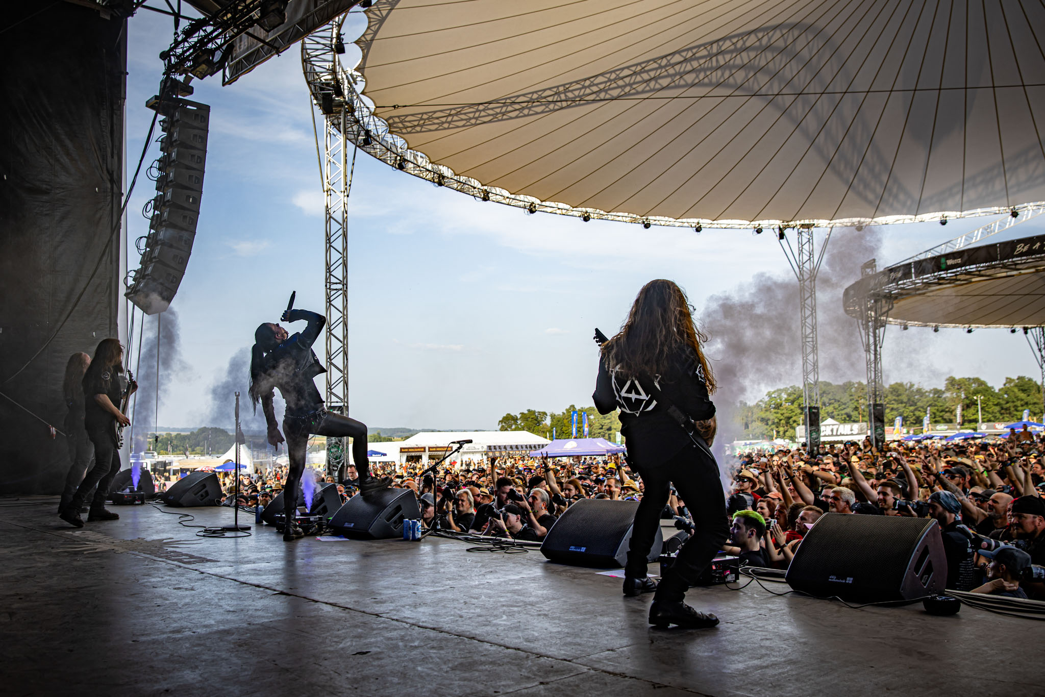 Bild vom Liveauftritt der Band Hiraes beim Summer Breeze 2025