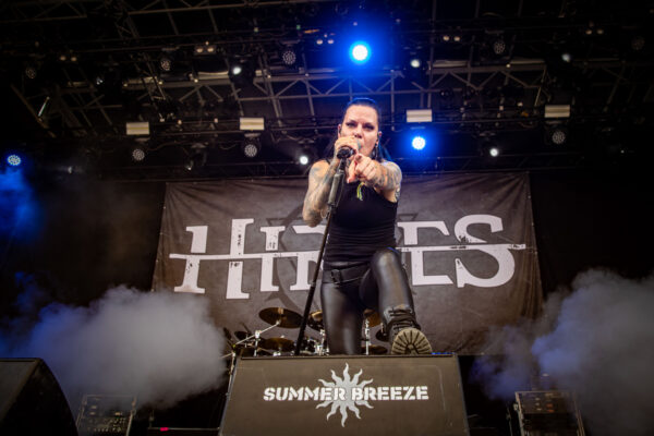 Bild vom Liveauftritt der Band Hiraes beim Summer Breeze 2025