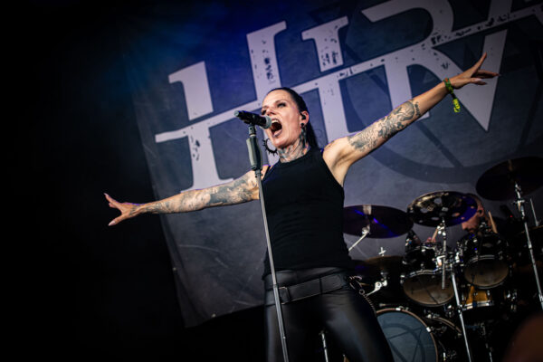 Bild vom Liveauftritt der Band Hiraes beim Summer Breeze 2025