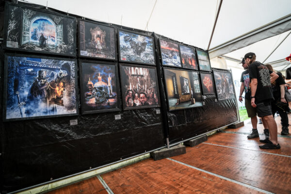 Impressionen der Artwork Exhibition beim Summer Breeze 2025