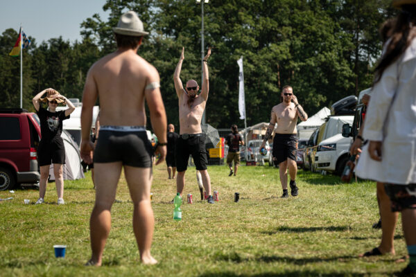Impression der Besuchenden beim Summer Breeze 2025 auf dem Campingplatz