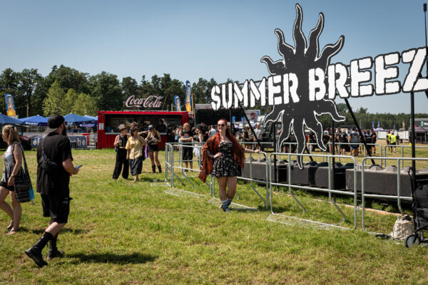 Impression der Besuchenden beim Summer Breeze 2025 auf dem Campingplatz