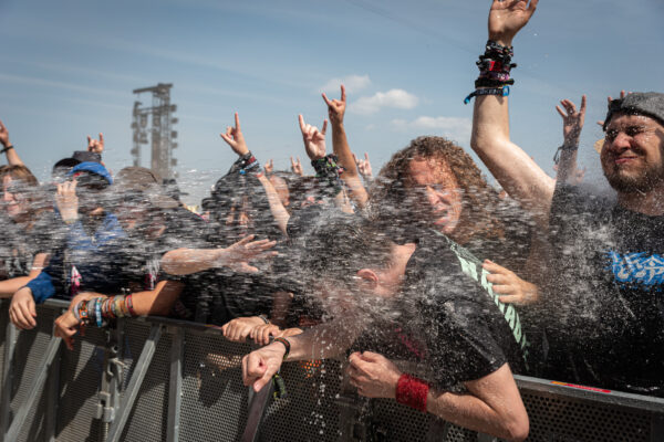 Impression des Publikums beim Summer Breeze 2025 bei einem Livekonzert