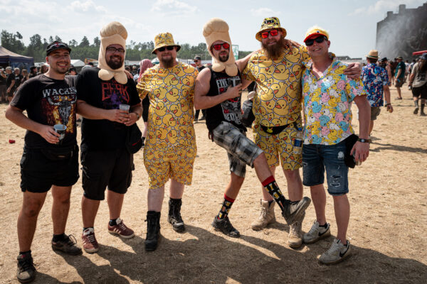 Impression der Besuchenden beim Summer Breeze 2025 auf dem Infield