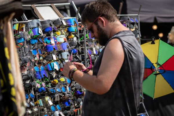 Impression der Besuchenden beim Summer Breeze 2025 auf dem Infield