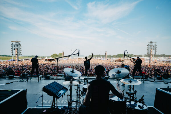 Bild vom Liveauftritt der Band Landmvrks beim Summer Breeze 2025