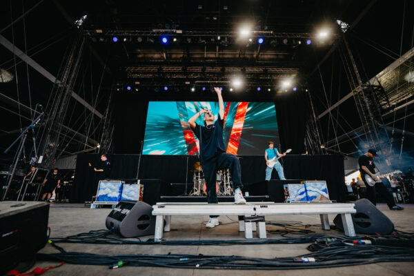 Bild vom Liveauftritt der Band Landmvrks beim Summer Breeze 2025
