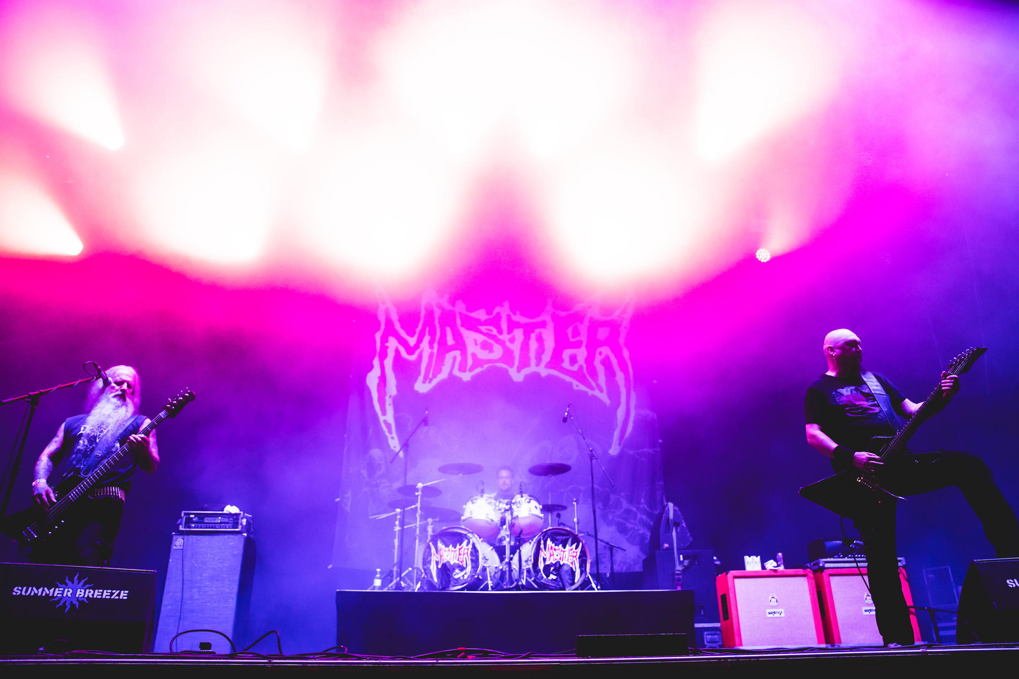 Bild vom Liveauftritt der Band Master beim Summer Breeze 2025