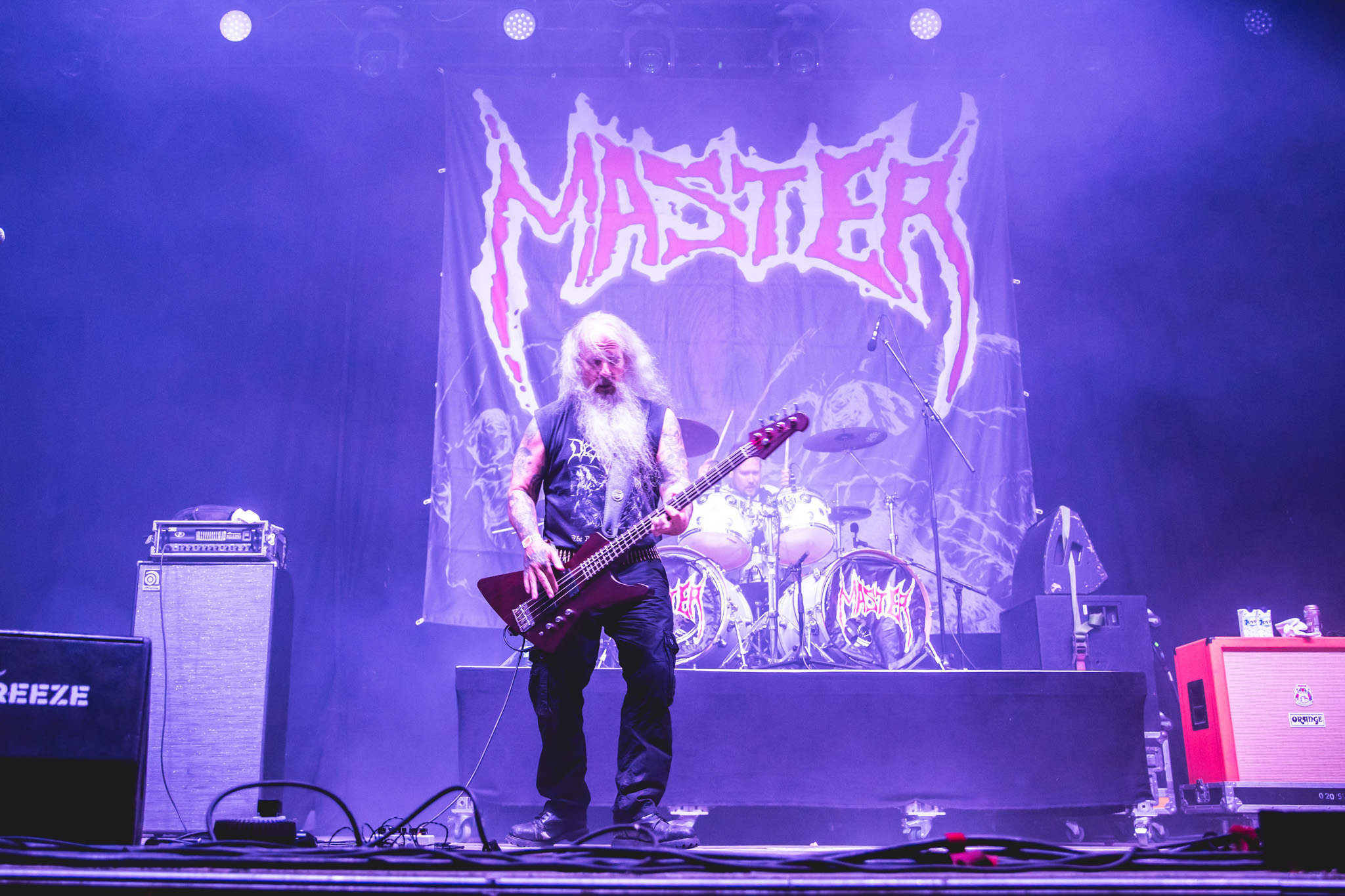 Bild vom Liveauftritt der Band Master beim Summer Breeze 2025