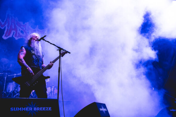 Bild vom Liveauftritt der Band Master beim Summer Breeze 2025