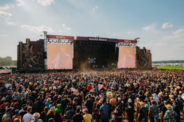 Bild vom Liveauftritt der Band Mr. Hurley & die Pulveraffen beim Summer Breeze 2025