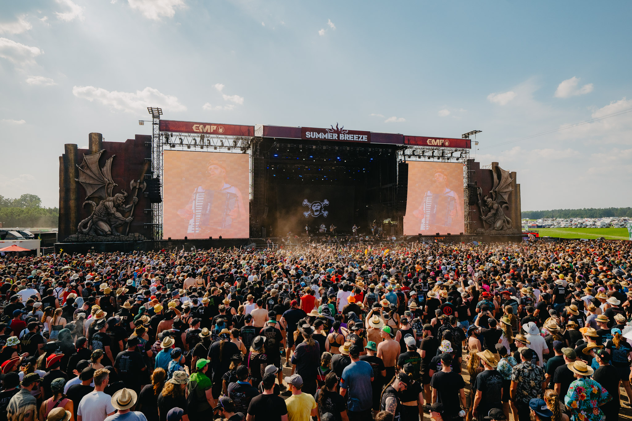 Bild vom Liveauftritt der Band Mr. Hurley & die Pulveraffen beim Summer Breeze 2025